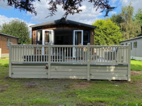 Springwood Lodge with Hot Tub